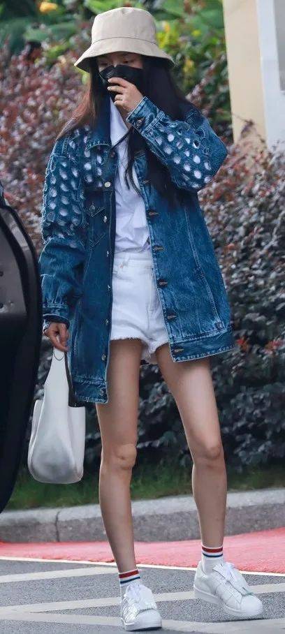 运动鞋|逛街偶遇杨幂…她穿短裤时总穿这几款鞋