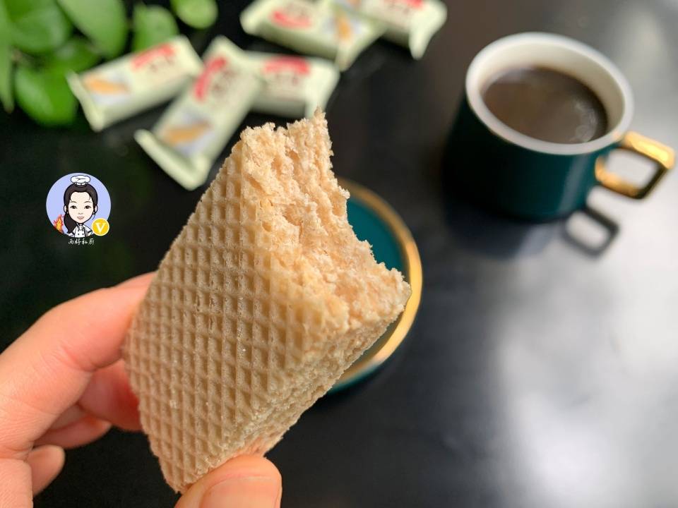 连戚薇|5款被颜值“拖后腿”的宝藏零食,看着平淡无奇,却便宜又好吃