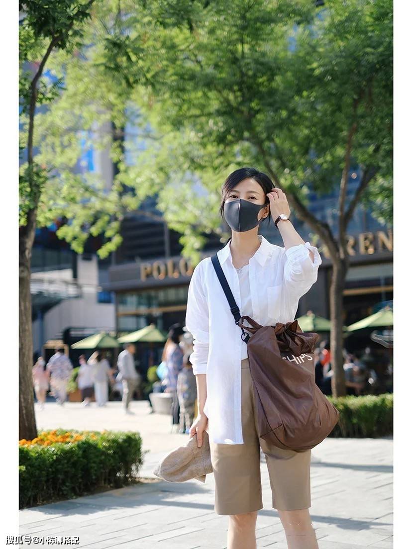 服装|女人到了中年，穿衣打扮要“得体”，更要学会不装嫩也不显老