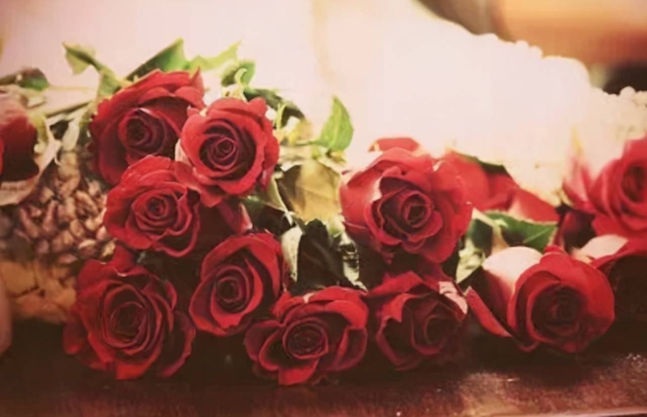 女人微信送男人玫瑰花 已婚女人送玫瑰花给男人