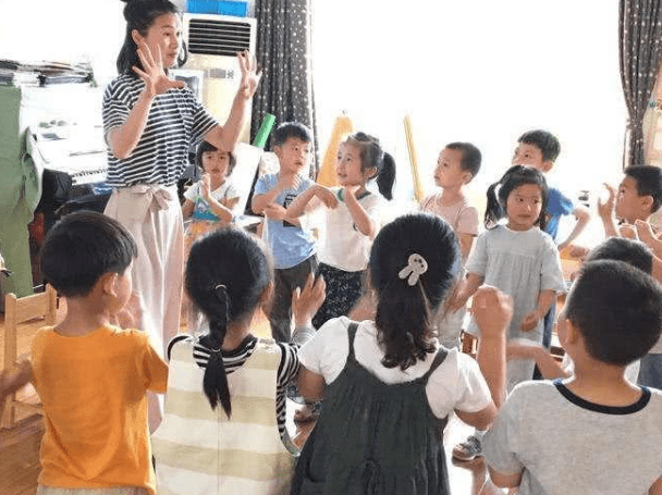 责任心|幼儿园老师吐槽“工资低”,工资条被曝光后,家长劝其别不知足