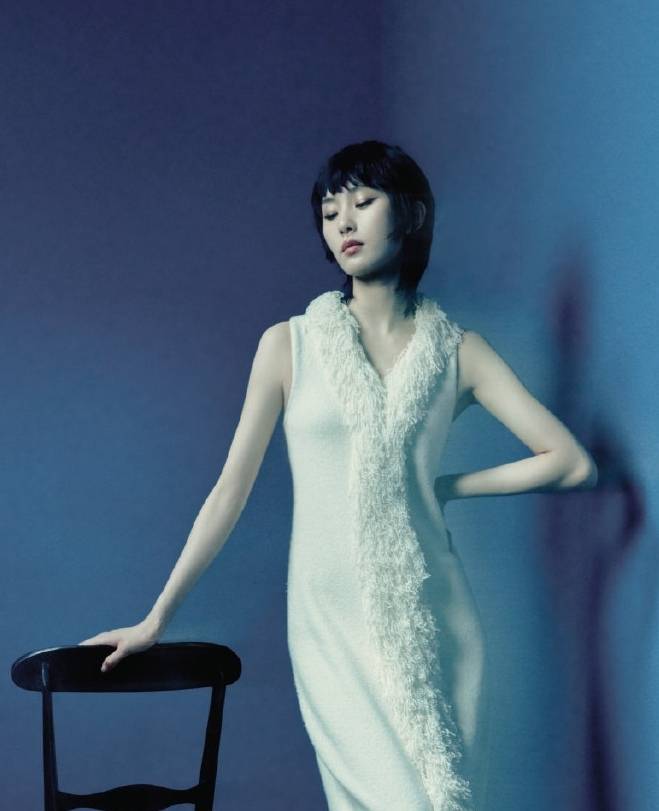 整体|刘诗诗最新大片,挑战鲢鱼头短发,利落时髦获好评