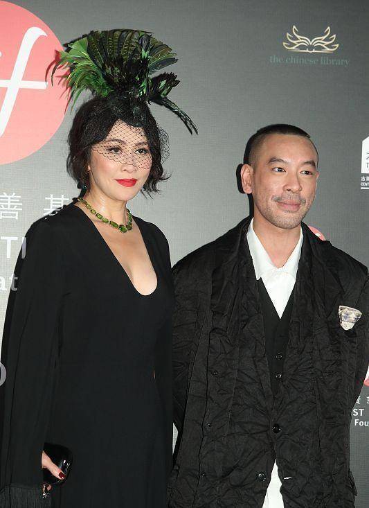 服装|刘嘉玲虽然保养得很好,但是审美真的很奇怪,像是棵“凤梨”