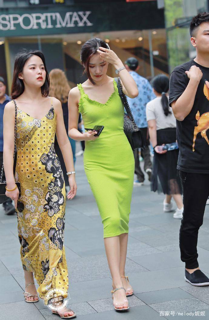 高跟|时尚精致的打底裤穿搭衬托优美的线条，气质十分出众，充满童趣