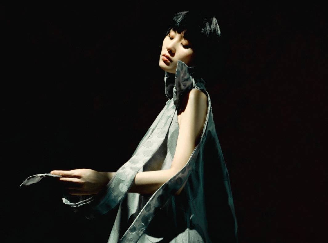 整体|刘诗诗最新大片,挑战鲢鱼头短发,利落时髦获好评