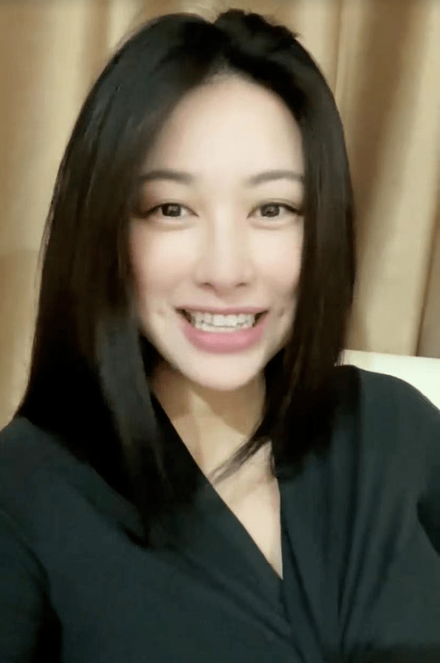 简风|朱珠产后6天正式露面！素颜穿裙装“清纯脸”太开挂，一点没胖