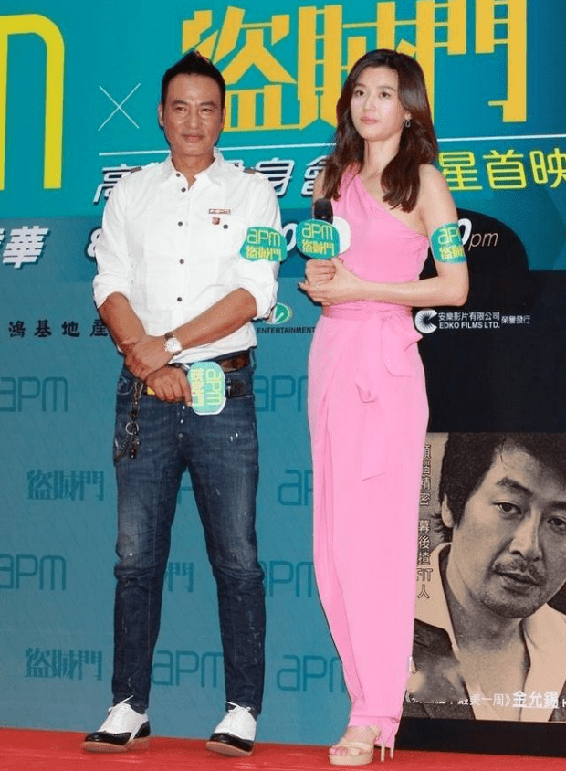 任达华|全智贤、任达华同框，穿斜肩连体裤气场开挂，堪称韩国女神真没错？
