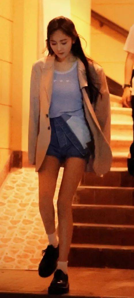 运动鞋|逛街偶遇杨幂…她穿短裤时总穿这几款鞋