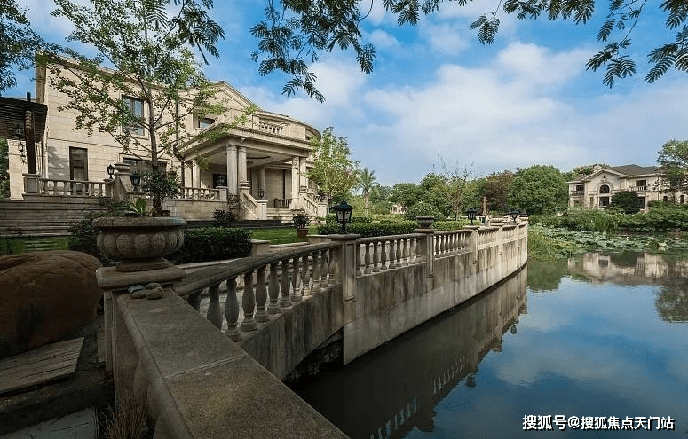 杭州臨安青山湖綠城紅楓園