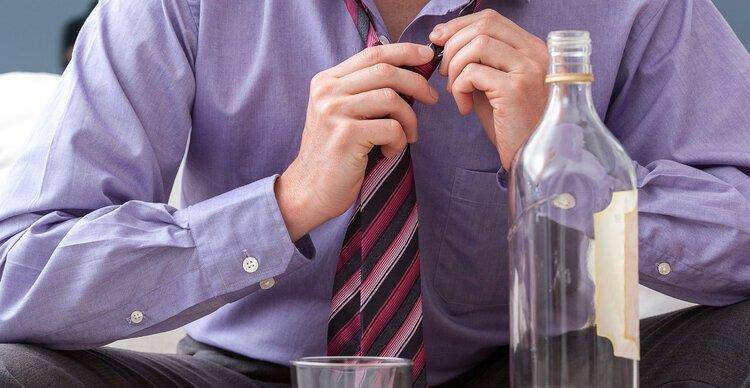 治疗|喝酒后出现三个症状，要高度怀疑是不是胰腺炎，最好去检查一下