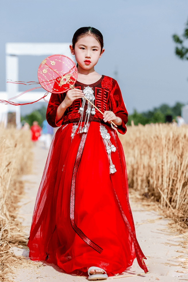 古阿新《华夏少年》时装秀 时尚也可以返璞归真