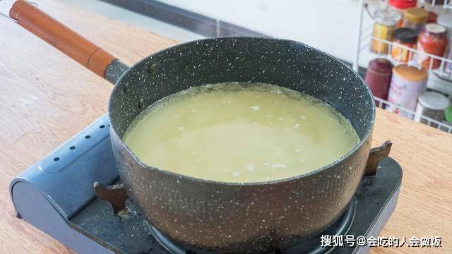 在家如何制作糖浆 13908f56a1d94f518792d31a13ced416.jpeg