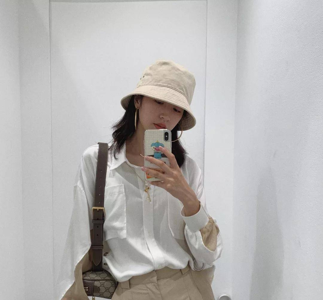 配饰|周雨彤在《我在他乡挺好的》中演技哭戏值得夸，她的衣品更值得夸