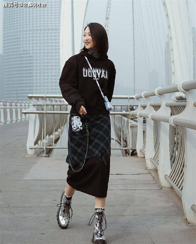 身材|今秋流行这2件衣服：一件解决显瘦减龄问题，一件解决气质问题！