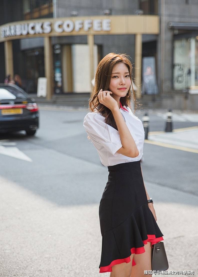 鱼尾|白色的衬衫搭配黑色的鱼尾裙,干练又不失优雅