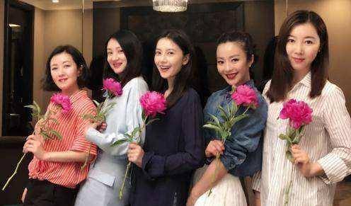 角色|之前凭《魔幻手机》红极一时，却因满嘴脏话，沦为无人问津的地步