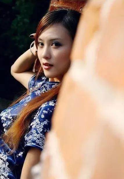 青花瓷|当旗袍碰到了青花瓷，相互衬托，真乃天作之合