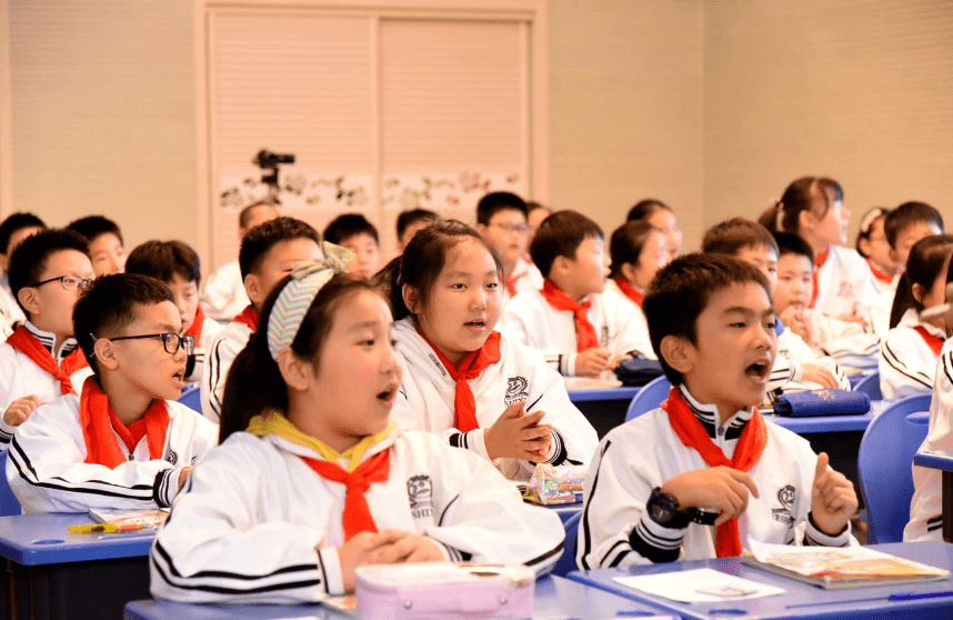 睡眠|教育部传来“坏消息”，中小学将取消这项服务，学生：快乐没了