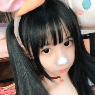 洛丽塔|蔡萝莉晒出喝奶茶照片，却被“特殊杯子”抢镜，不愧是“行走的矿山”