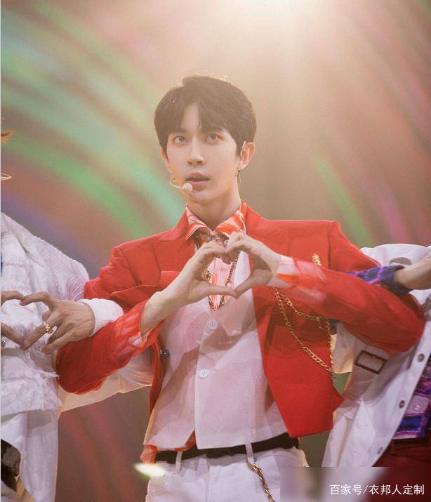 明度|哥哥们这样穿，再也不油腻了！