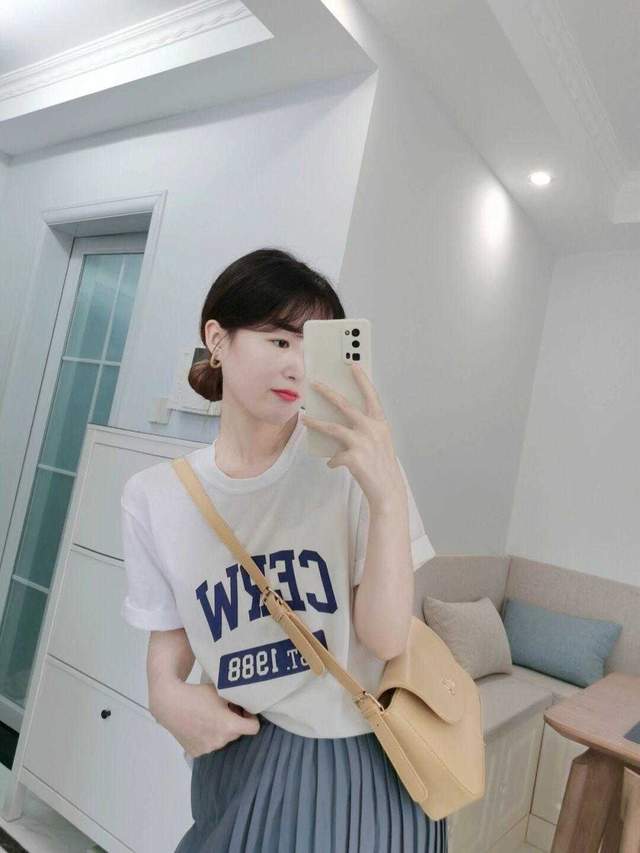 什么|秋天针织衫里穿什么?看看这些基础款单品,时髦百搭又温柔