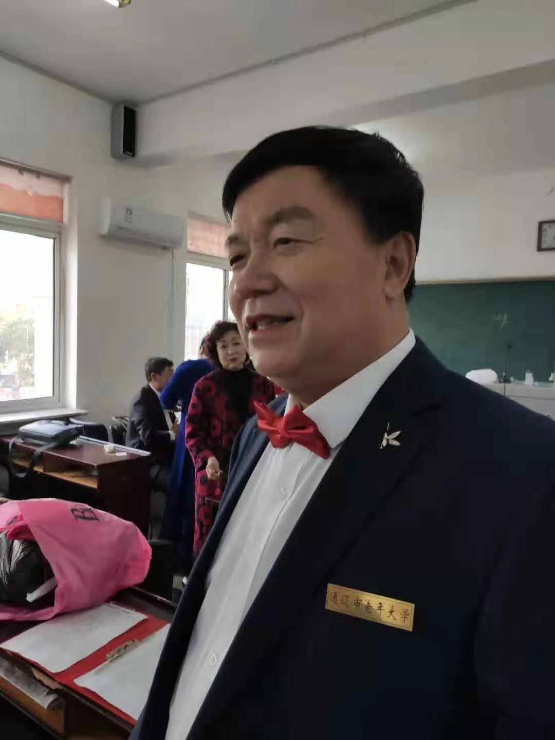 岩心|内蒙古诗人王武（晓雨）：七绝·教师节有寄（外一首）