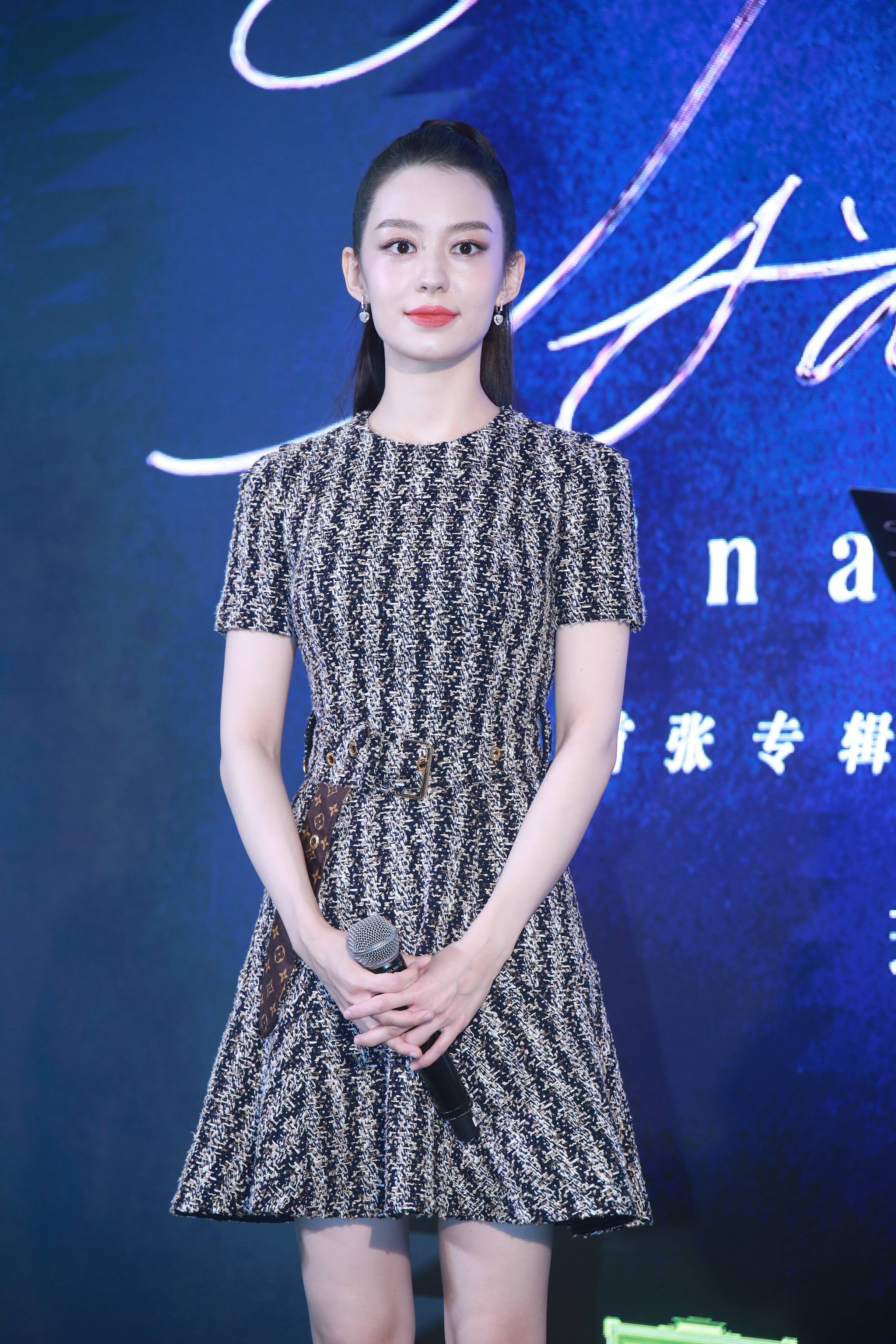 吉娜个人首专首发单曲 与郎朗四手联弹甜蜜恩爱