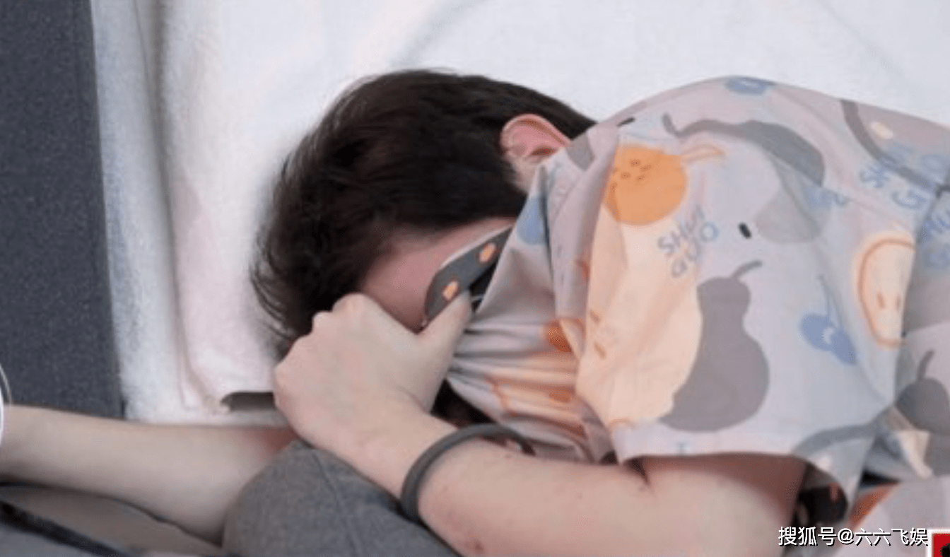 什么|谈恋爱不足1个月，节目上原地分手，周扬青和罗昊到底有什么问题