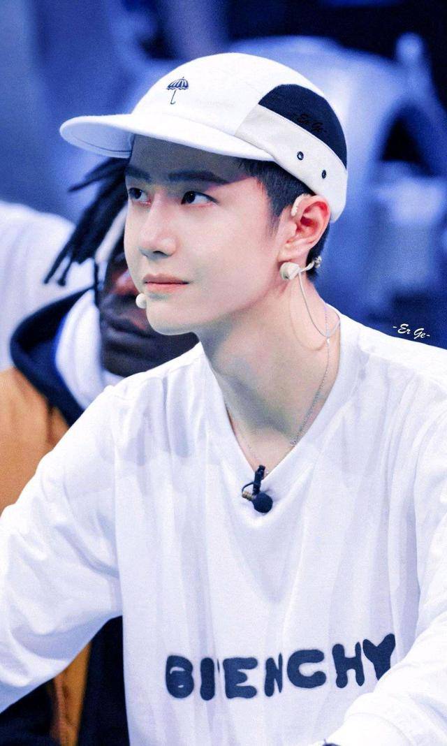 官宣|王一博新代言预热，即将解锁黑巧全球代言人