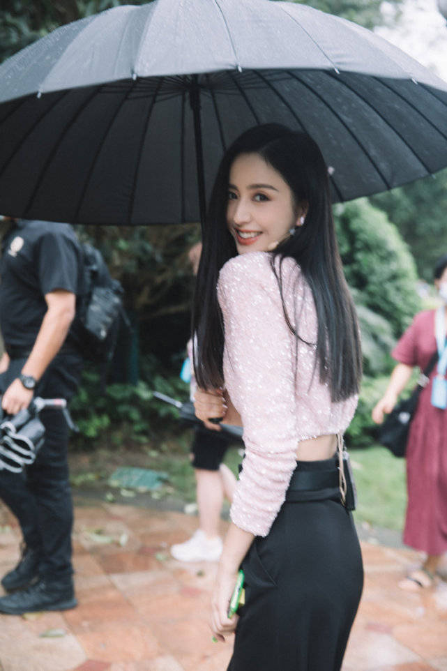 女神|佟丽娅绝美大片曝光！穿露脐装跑步都美到爆，离婚后大胆秀小蛮腰