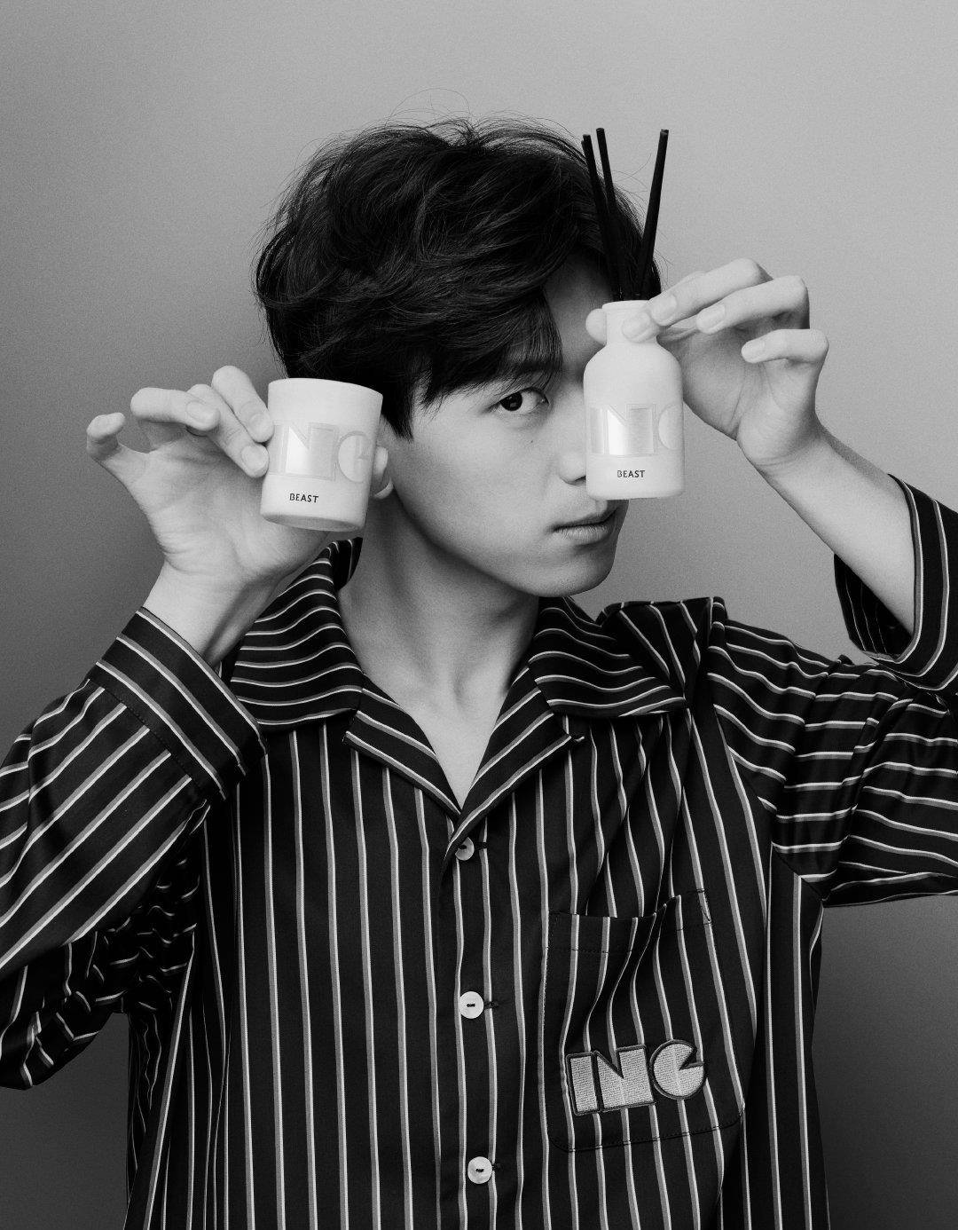 贵妇|李现睡衣风写真来袭，挑战红色“贵妇”浴袍，居然意外的帅气！
