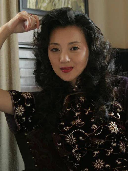 名媛|“春晚小品皇后”金玉婷，46岁穿旗袍风韵犹存，惊艳了时光似醉美