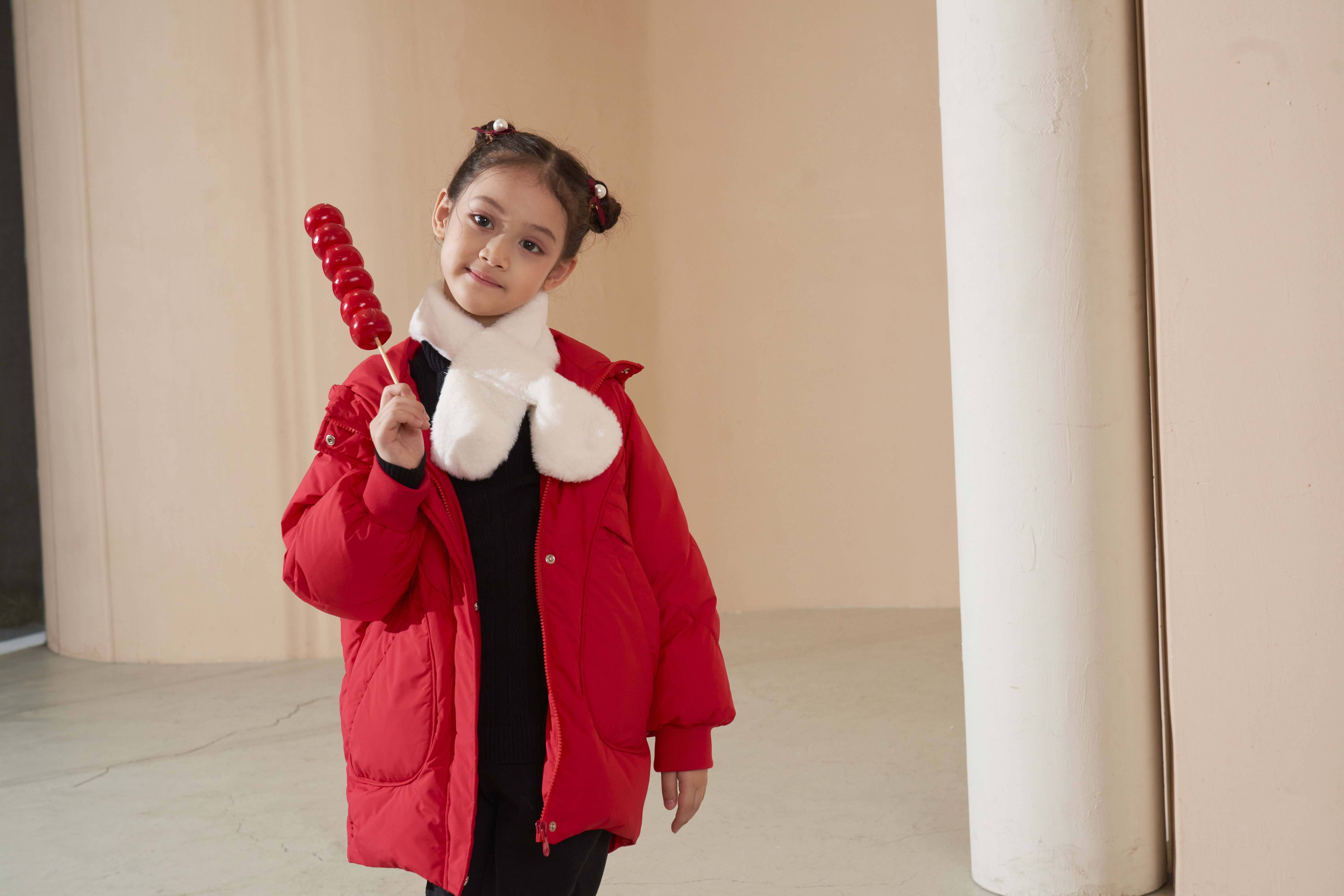 暖意|秋天别只会穿黑白灰,给宝贝搭配衣服,这5个“流行色”更好看