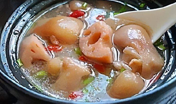 猪脚怎么煲汤好吃家常 832c88f47c5b46d08077fcf3c30a2839.jpeg