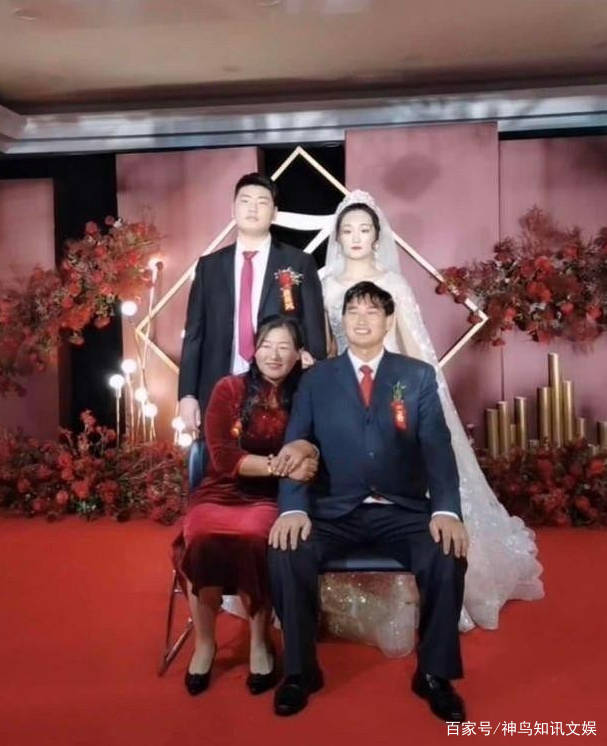 小腹|大衣哥儿媳山顶跳舞！皮肤雪白小腹平坦，和老公久未同框被猜离婚