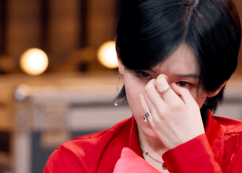 舞台|《爆裂舞台》被调侃有偶像包袱的陆柯燃，为何听《妈妈说》哭了？