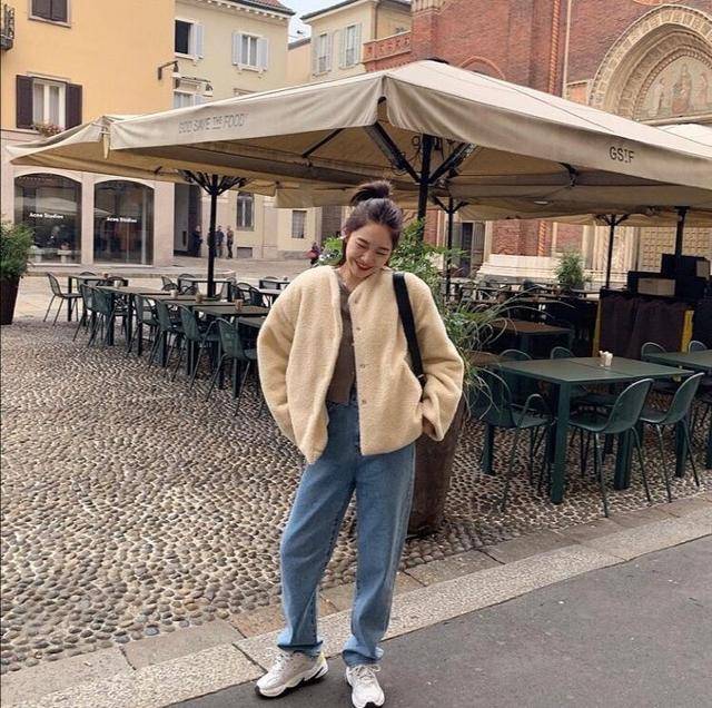 灯笼|毛衣灯笼袖设计增加甜美感~搭配选择土黄色或者是浅灰格纹的裤子都很洋气！