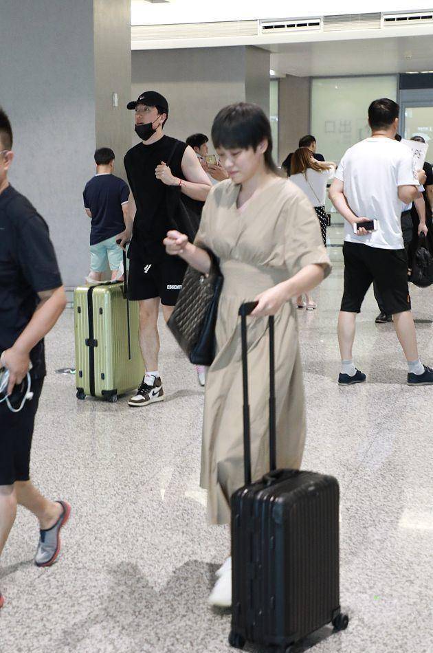 身材|刘翔现任老婆颜值普通，剪时髦“鲶鱼头”穿连衣裙，也没啥抢眼感