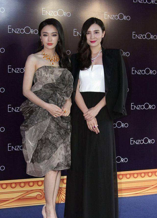 宋佳|宋佳穿上西装气场也太强了，和大她1岁的秦岚相比，也不差