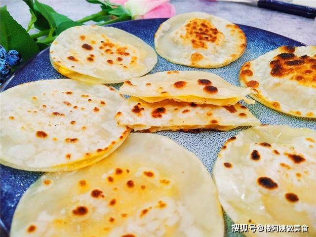 棒极了|饺子皮别再包饺子了，裹上芝士煎一煎，冬天给孩子做早餐棒极了