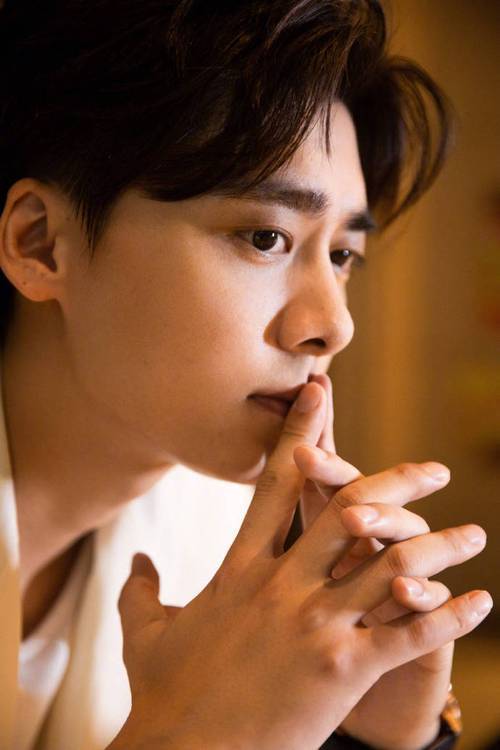 宝藏|李易峰怎么可以这么帅呢，穿搭也很好看，真是人间宝藏啊