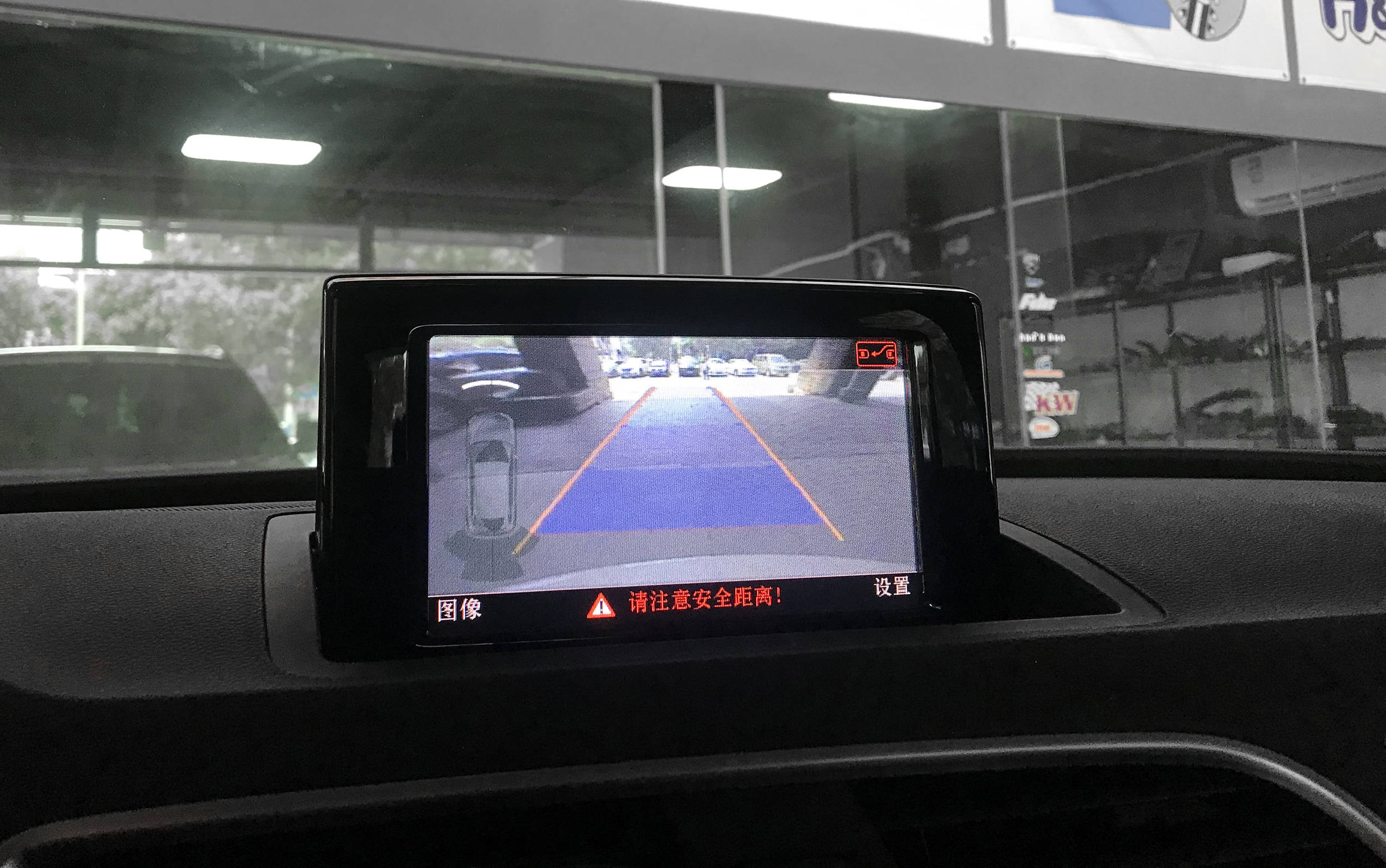 东莞奥迪18年q3升级改装原厂倒车影像