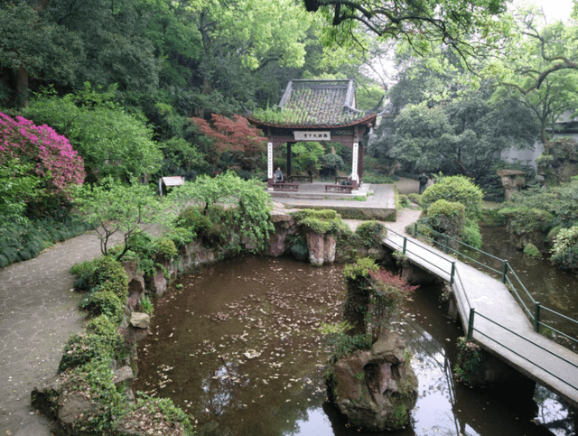 孤山，一座受到游客喜爱的自然景观