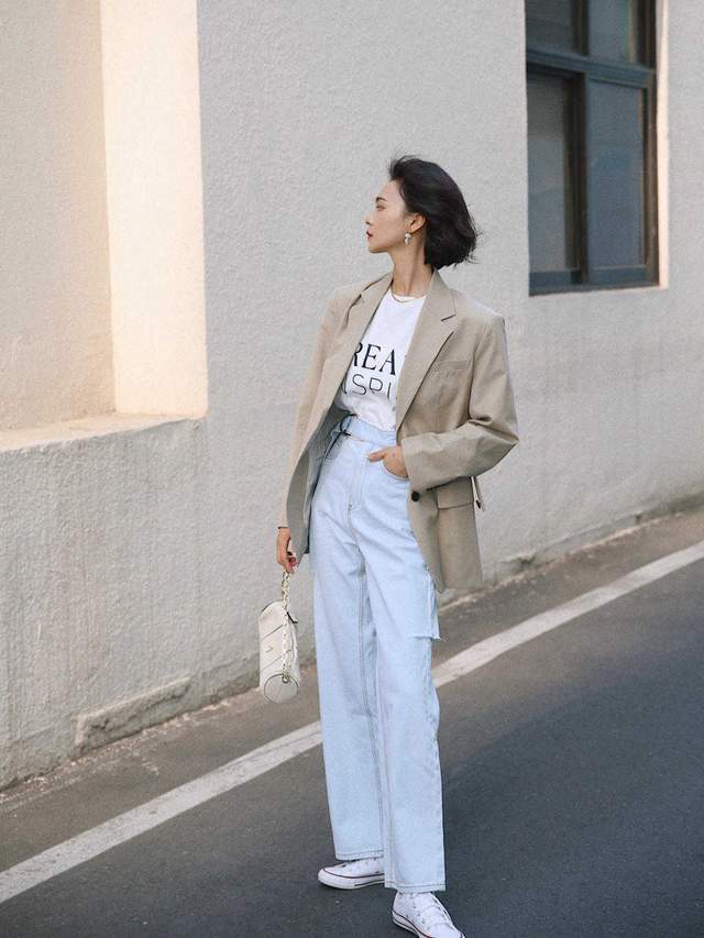 显高|果然，西服外套还是配“牛仔裤”才洋气，显高显瘦，关键还耐看