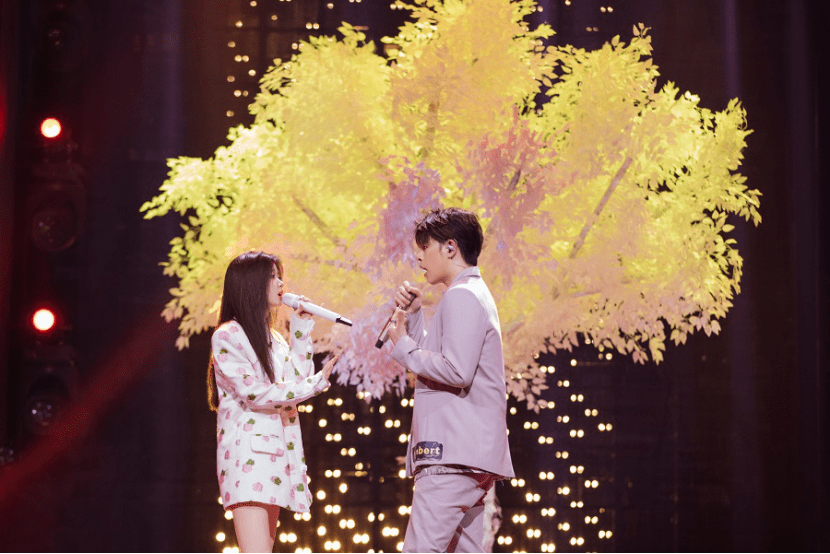 舞台|《说唱听我的2》尤长靖邓典果嗨翻全场 龚琳娜国风trap演绎新说唱