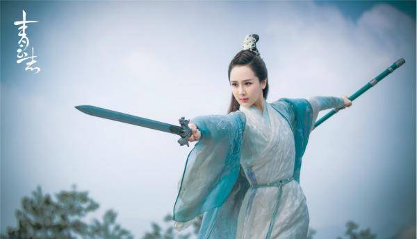 baby|女星古装持剑造型，杨紫最神，baby拿刀切菜