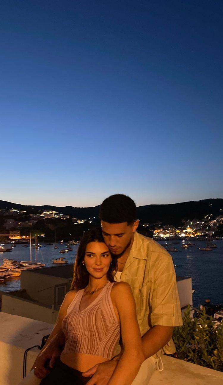 Hadid|詹娜携布克参加纽约时装周晚宴，神仙眷侣秀恩爱羡煞旁人