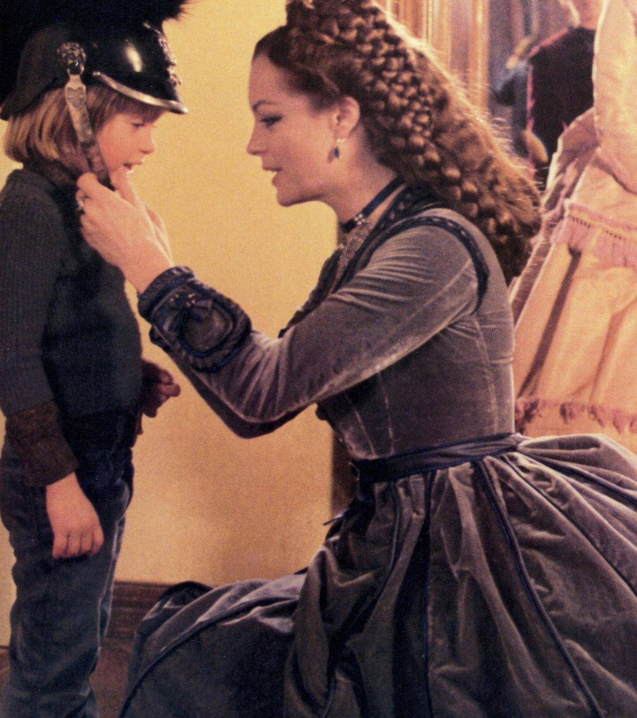 假发|茜茜公主三部曲背后的7个秘密：超6公斤的假发让罗密头疼