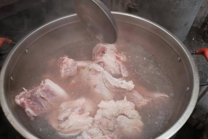 排骨汤怎么炖成乳白色 e2224b6947d843cab10174aa73fa9e65.jpeg