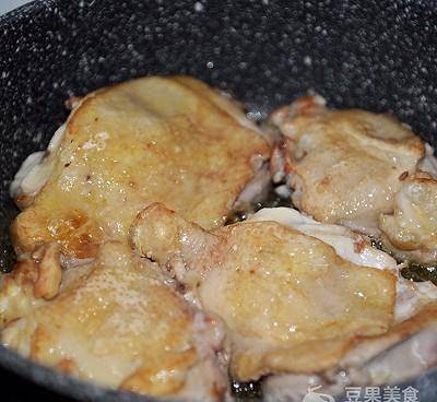 减脂快手鸡腿饭 ea66fcdefa624079a9238c7e96ab0d34.jpeg